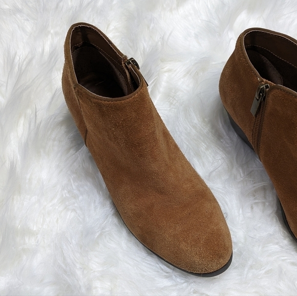 New Crown Vintage Tabitha Stacked Heel Bootie in Cognac Suede Size 6.5 - Picture 4 of 7